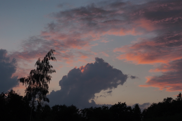 Skaliertes Bild Wolken bei Sonnenuntergang_2018_07_14--21-20-31.jpg 