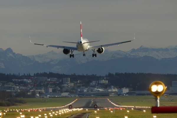 Skaliertes Bild Landendes Flugzeug in Kloten_2023_01_02--16-14-34.jpg 