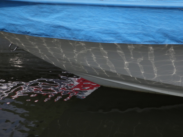 Skaliertes Bild Wasserspiegelung an einem Schiff_2015_05_23--11-03-52.jpg 