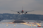 Vorschaubild Kloten, Flugzeug landet in der Daemmerung_2026_01_11--15-20-26.jpg 