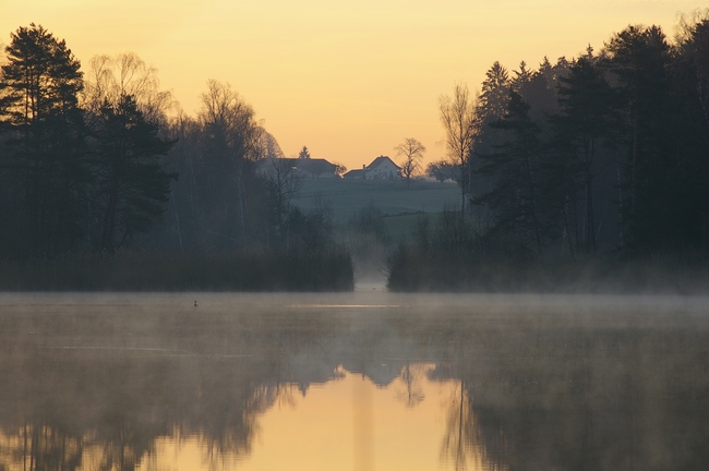 ../previews/185-Sonnenaufgang am winterlichen Hausenersee_2007_03_12--08-03-09.jpeg.medium.jpeg