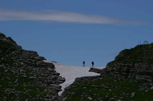 ../previews/216-Wanderer auf kleinem Schneefeld am Chaeserrugg_2008_07_05--14-14-40.jpeg.medium.jpeg